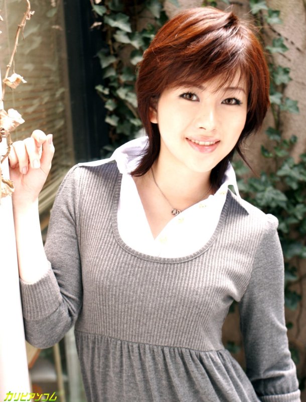 Молодую азиатскую секретаршу Юкино забавляют несколькими вибраторами и трахают толпой