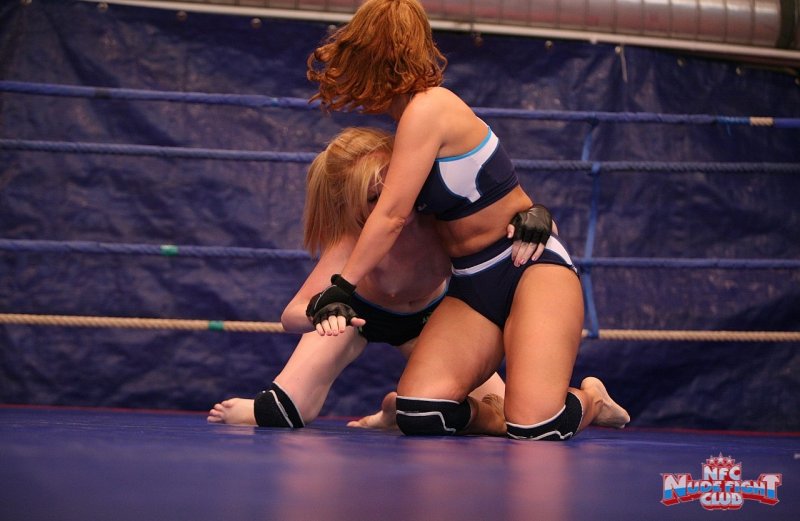 Подростки Элис Кинг и Дайкири заканчивают тем, что лижут друг другу киски после драки